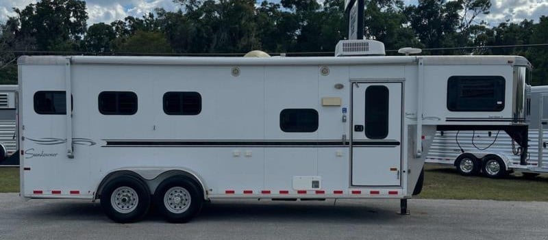 2005 Sundowner - 7' Shortwall -  3 Horse Slant Load Gooseneck Horse Trailer With Living Quarters