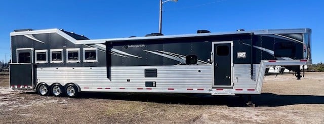 2022 Lakota Big Horn - 18' Shortwall - Sideload -  5 Horse Straight Load Gooseneck Horse Trailer With Living Quarters SOLD!!! 