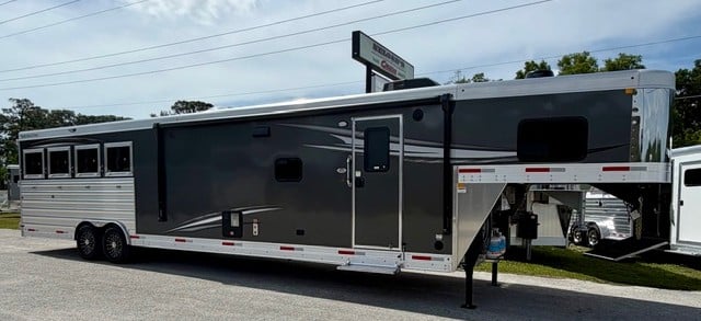 2026 Merhow - 16' Shortwall -  4 Horse Slant Load Gooseneck Horse Trailer With Living Quarters