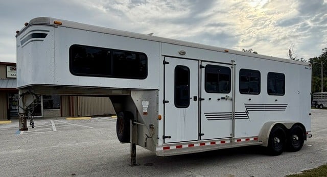 2002 Silver Star   3 Horse Slant Load Gooseneck Horse Trailer