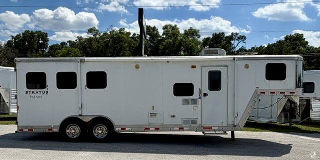2007 Bison   3 Horse Slant Load Gooseneck Horse Trailer With Living Quarters