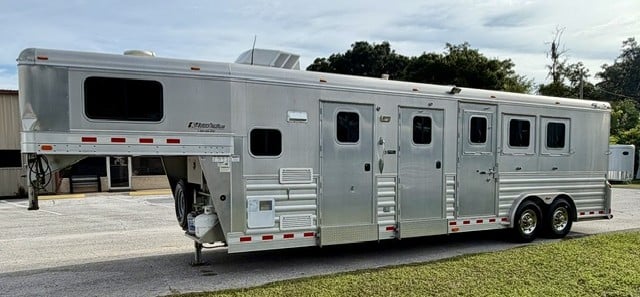 2011 4-Star 8' Shortwall  3 Horse Slant Load Gooseneck Horse Trailer With Living Quarters