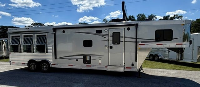 2027 Merhow - 12'6 Shortwall -  3 Horse Slant Load Gooseneck Horse Trailer With Living Quarters