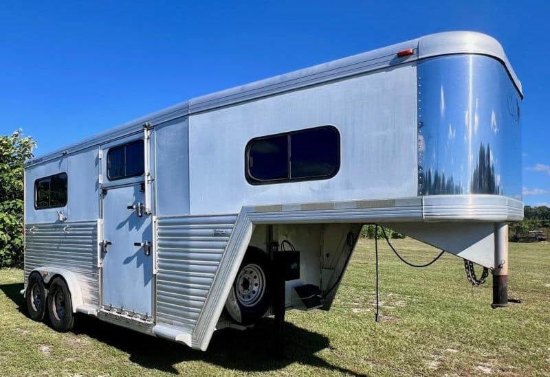 2003 CM Norstar  2 Horse Straight Load Gooseneck Horse Trailer SOLD!!! 