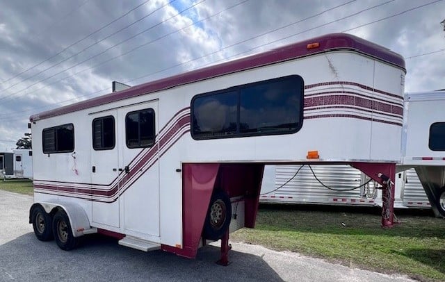 2007 Trail-Et   2 Horse Straight Load Gooseneck Horse Trailer