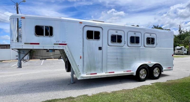 2000 Exiss   3 Horse Slant Load Gooseneck Horse Trailer
