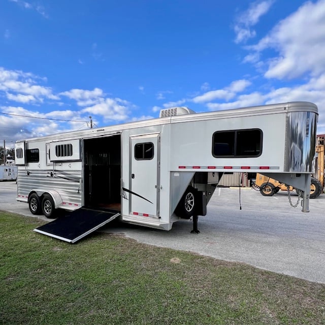 2023 Cimarron Norstar (2+1)  3 Horse Straight Load Gooseneck Horse Trailer SOLD!!! 
