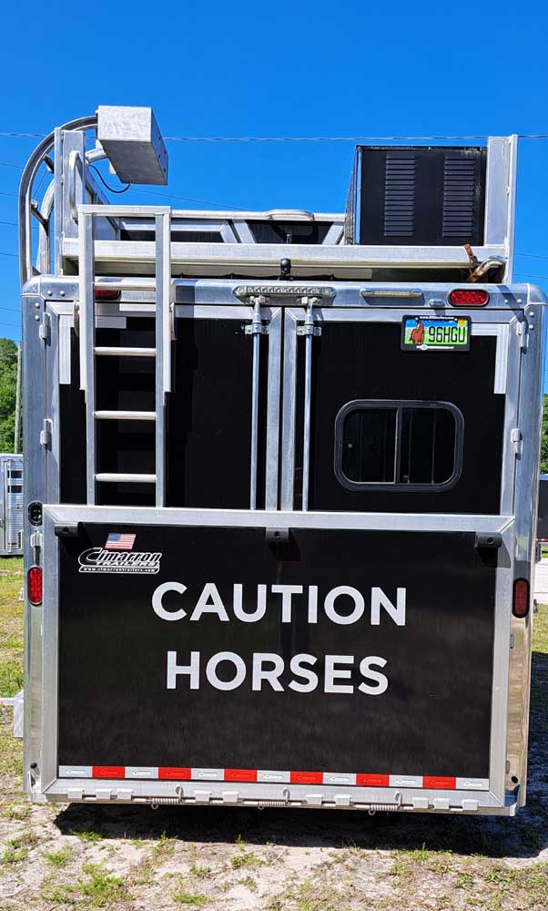 2019 Cimarron   3 Horse Slant Load Gooseneck Horse Trailer With Living Quarters