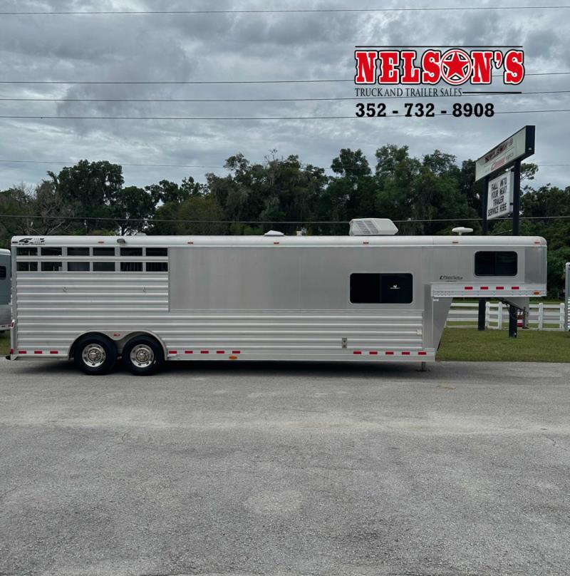 2011 4-Star 8' Shortwall 3 Horse Slant Load Gooseneck Horse Trailer With Living Quarters 2011 4-Star 8' Shortwall 3 Horse Slant Load Gooseneck Horse Trailer With Living Quarters