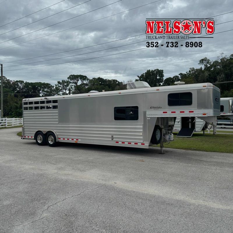 2011 4-Star 8' Shortwall 3 Horse Slant Load Gooseneck Horse Trailer With Living Quarters 2011 4-Star 8' Shortwall 3 Horse Slant Load Gooseneck Horse Trailer With Living Quarters
