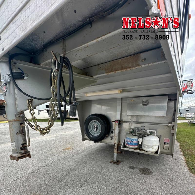 2011 4-Star 8' Shortwall 3 Horse Slant Load Gooseneck Horse Trailer With Living Quarters 2011 4-Star 8' Shortwall 3 Horse Slant Load Gooseneck Horse Trailer With Living Quarters