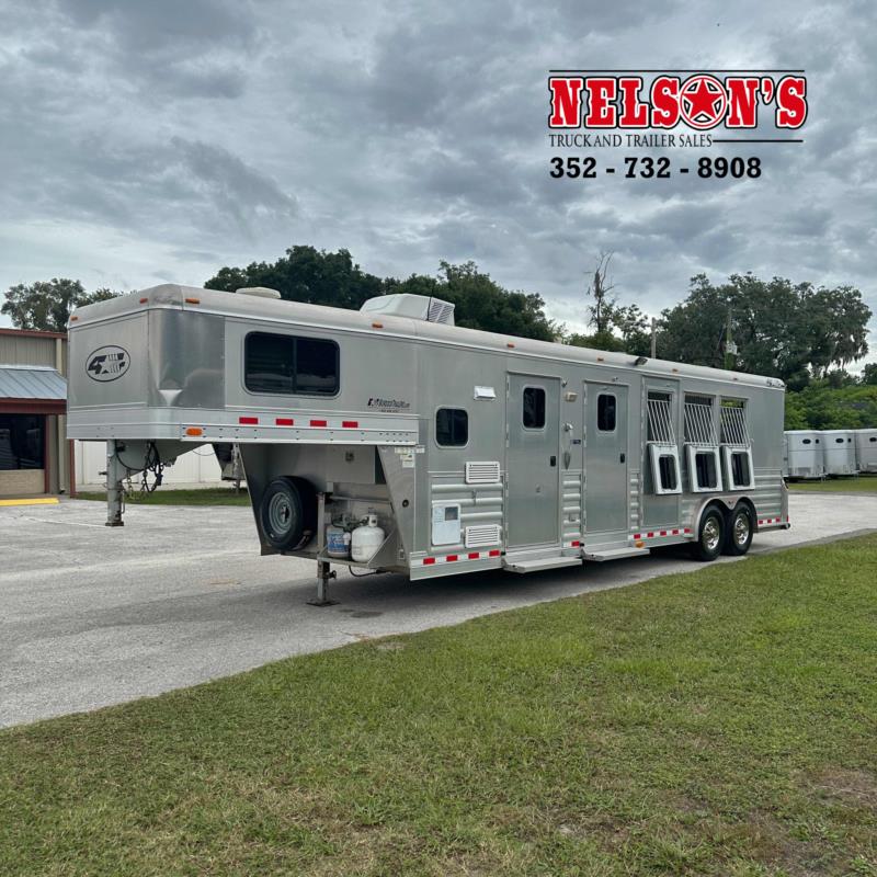 2011 4-Star 8' Shortwall 3 Horse Slant Load Gooseneck Horse Trailer With Living Quarters 2011 4-Star 8' Shortwall 3 Horse Slant Load Gooseneck Horse Trailer With Living Quarters