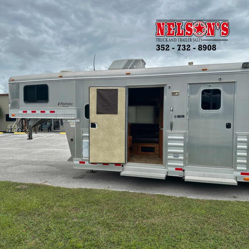 2011 4-Star 8' Shortwall 3 Horse Slant Load Gooseneck Horse Trailer With Living Quarters 2011 4-Star 8' Shortwall 3 Horse Slant Load Gooseneck Horse Trailer With Living Quarters