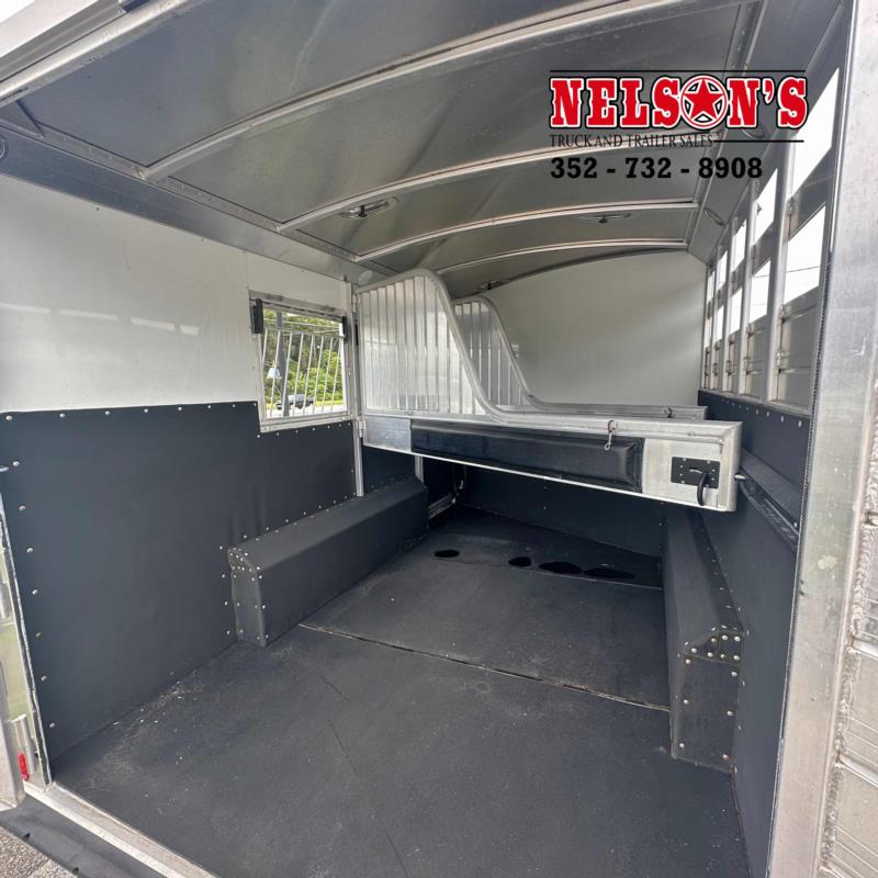2011 4-Star 8' Shortwall 3 Horse Slant Load Gooseneck Horse Trailer With Living Quarters 2011 4-Star 8' Shortwall 3 Horse Slant Load Gooseneck Horse Trailer With Living Quarters