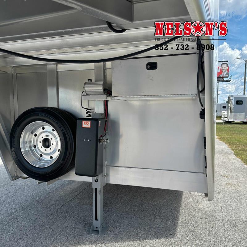 2027 Cimarron Norstar (6+2) Head to Head 6 Horse Straight Load Gooseneck Horse Trailer 2027 Cimarron Norstar (6+2) Head to Head 6 Horse Straight Load Gooseneck Horse Trailer